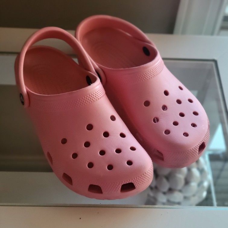 Crocs Bubble Gum Pink Solid Classic Clogs Perforated WSz 10