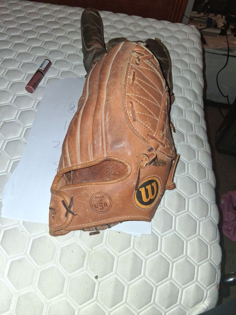 Bas3ball Glove