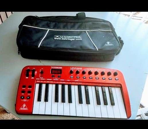 Keyboard Midi USB Controller New Condition With Soft Case & USB Cable