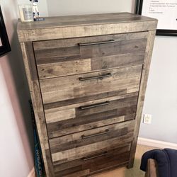 Dresser (Ashley Furniture)