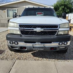 Chevy Silverado HD 2500 An̈o 2006 Single Cab Long Bed  Black Interior  