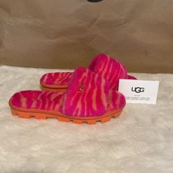 Women Size 5 UGG sandals