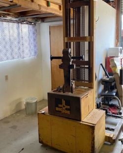 Big Joe electric Fork lift