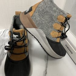 Sorel- Out N About III Classic Waterproof Boot- Size 2
