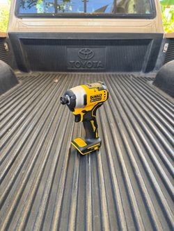 NEW DEWALT ATOMIC 20V MAX Cordless Brushless Compact 1/4 in. Impact Driver (Tool Only)