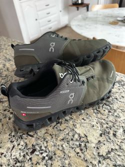 On cloud men’s size 10