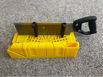 Stanley 14.5 in. Deluxe Clamping Miter Box with 14 in. Saw