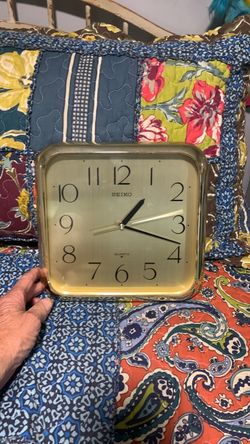 Vintage 1970s SEIKO WALL CLOCK GOLD TONE works good light tarnish on top still in good condition
