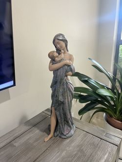 Lladro Limited Collection Figurine - Woman with Baby