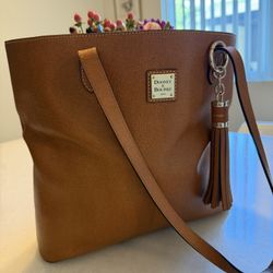 Dooney &Bourke 