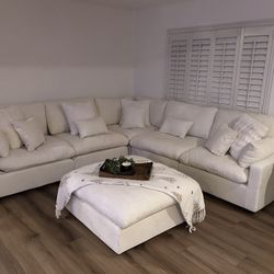 BRAND NEW IN BOX! 6 Piece White CLOUD Modular Sectional Couch (FREE DELIVERY 🚚)
