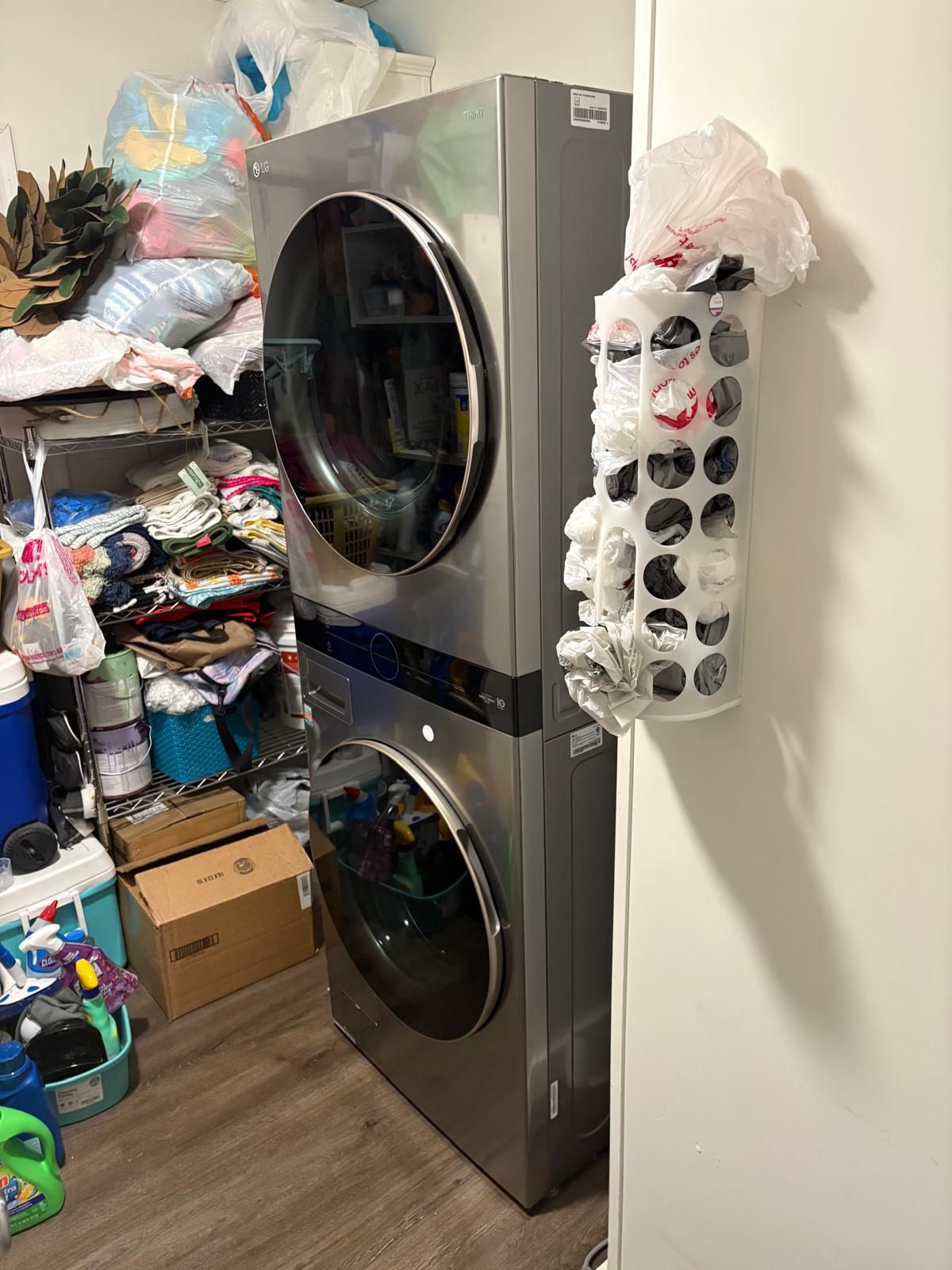 Lg Thin Q Stackable Washer/Dryer