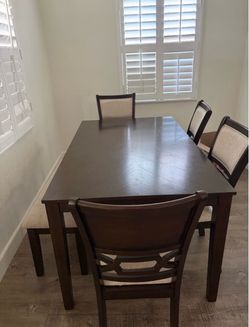 Dining table w/chairs & bench