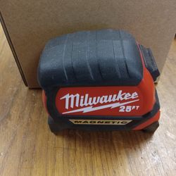 Milwaukee 25ft Tape Measure With Magnet