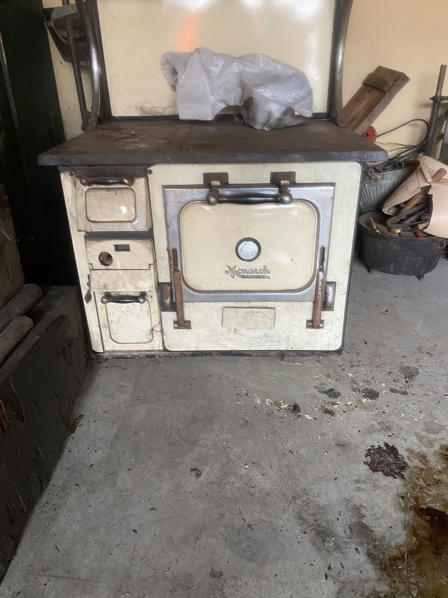 Antique Monarch Cooking Wood Stove for Sale in Renton, WA - OfferUp