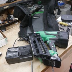 Metabo HPT NR1890DC S 18V 3 1 2 30 Cordless Paper Strip Framing Nailer BSL 1830C battery UC 18YFSL charger. bag. used. tested. in a good working