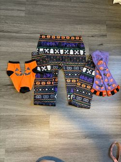 Women’s Halloween leggings and socks