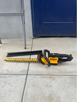 20v Dewalt hedge trimmer 22” (Tool only)