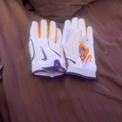 LSU Xl White FB gloves Xl