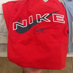 Nike Crew Necks - Men’s Lg