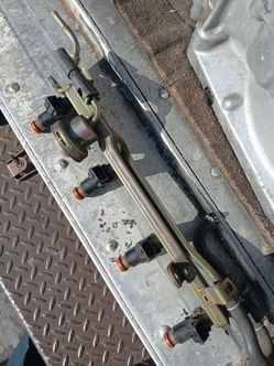 Injectors with rail and regulator
