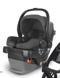 Used - LIKE NEW Mesa V2 Infant Car seat w/ base  - Greyson (Charcoal Melange)