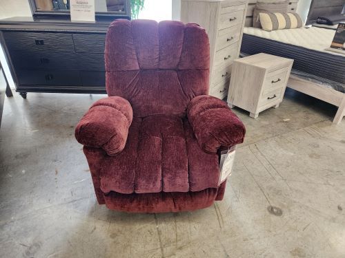 McGinnis Recliner RED velvety Fabric! Cushy COMFY