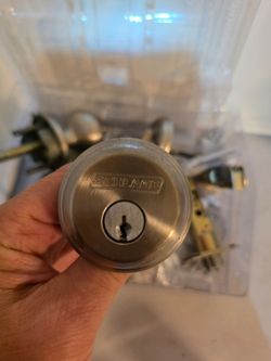 Deadbolt and door handle sets (2)
