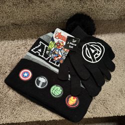 Avengers Knitted Beanie w/ Gloves 6-7 y/o
