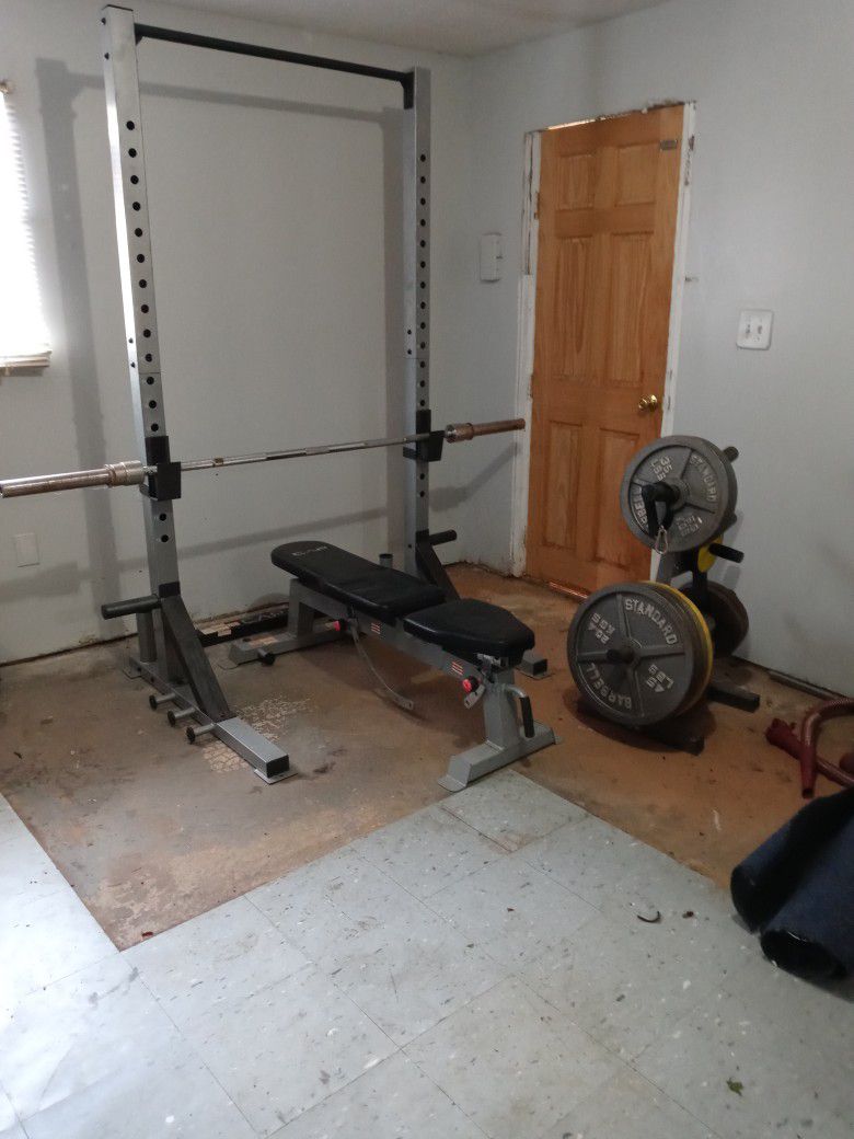 CAP BENCH, OLYMPIC BARS AND FREE WEIGHTS!