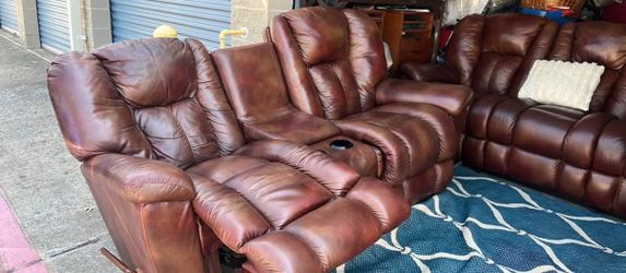 La-Z-boy Leather Living Room Set (Delivery Available)