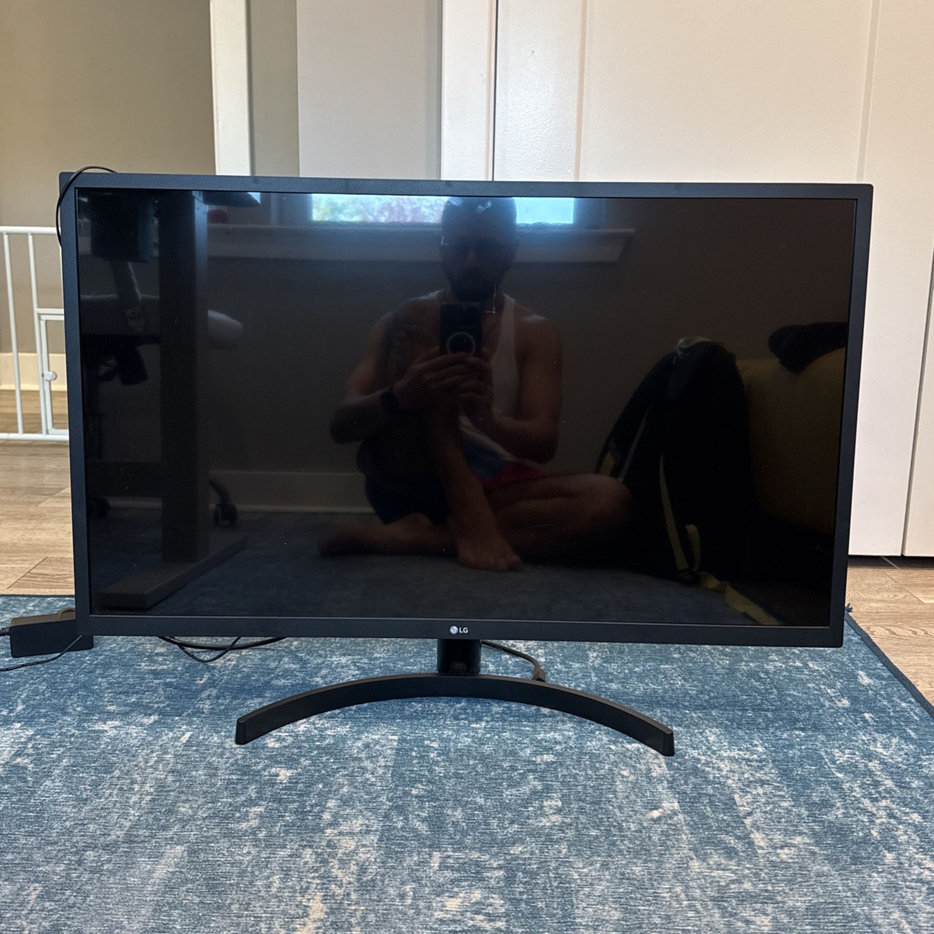 LG 32” HD Monitor - Model 32MN60T-B