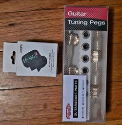 Wilkinson Guitar Tuning Pegs & Aroma AT-101 Tuner Bundle