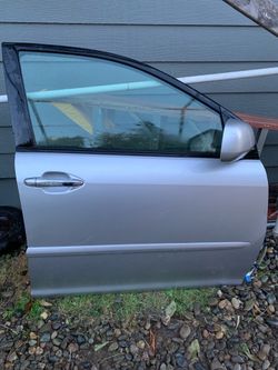 2008 Lexus RX400H Complete passenger door. $200