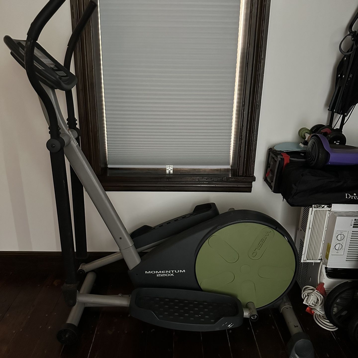 Weslo Momentum 220 X Elliptical for Sale in Allentown PA OfferUp