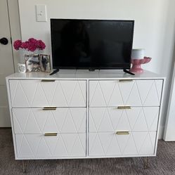 Six Drawer Dresser Gold Handles Like Brand New