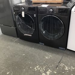 New Scratch And Dent LG Front Load Washer And Dryer Set. 1 year Warranty 