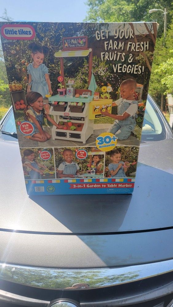 Little Tikes 3-in-1 Garden to Table Market Pretend Garden Food Growing and Cooking Toy Role Play Kitchen Playset for Multiple Kids and Toddlers