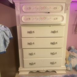 Girls Dresser