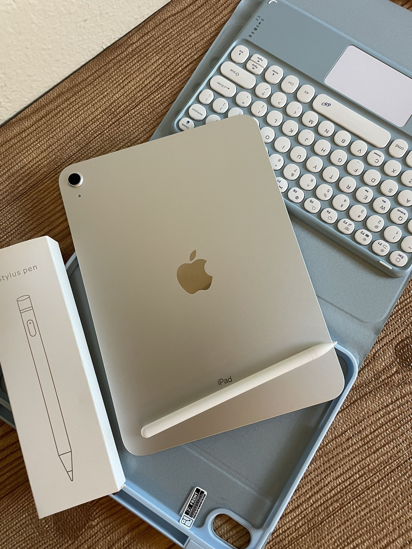 Apple iPad 10th Generation 256GB With Keyboard case and Pencil