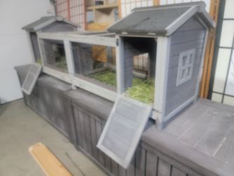Double coop in good condition