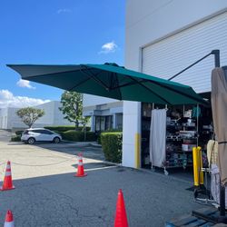 10ft Cantilever Offset Umbrella with 360 Degree Rotation and Tilt - No Weight