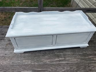 Solid wood white blanket chest / toy chest / foyer sitting bench