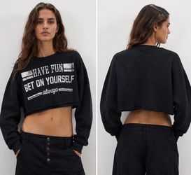 Bershka cropped graphic sweatshirt.
