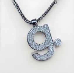 14k white gold necklace with g. in white gold and diamonds