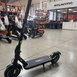 10-inch solid tire shock-absorbing electric scooter