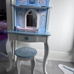 Girls Princess Vanity And Stool With Mirror And Toys 
