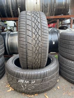 275/40R21 Firestone 275/40/21 pair of 2 used matching tires in great condition  100$ each tire plus tax .  Mount available but not included. Wheel ali