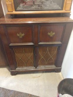 Victrola record player