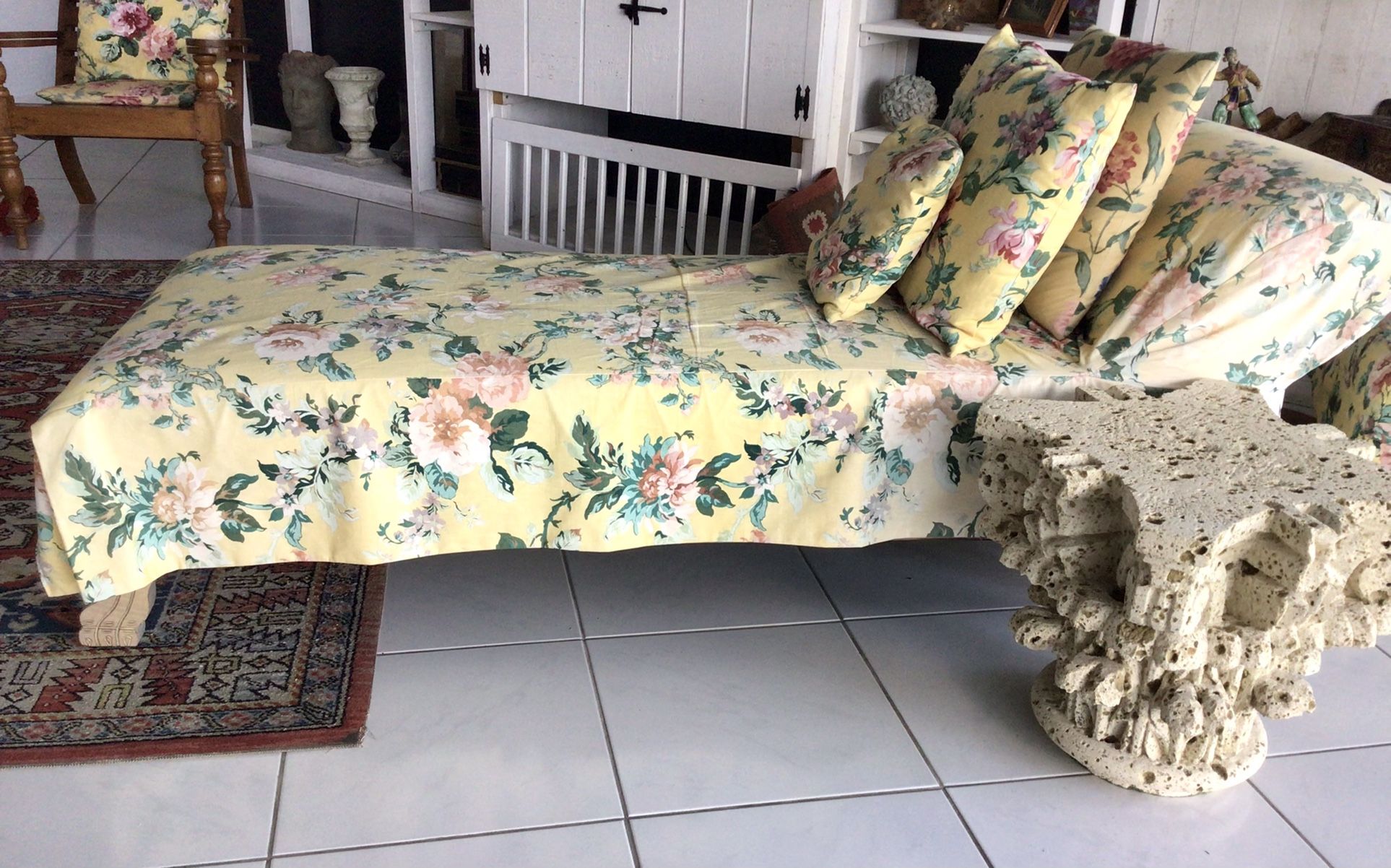Fabulous Chaise / Fainting Couch In Pristine Condition Newly Reupholstered and Includes Custom